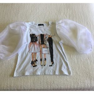 White cotton tee/poly puff sleeve w/designer motif on front